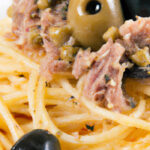 spaghetti con tonno e olive